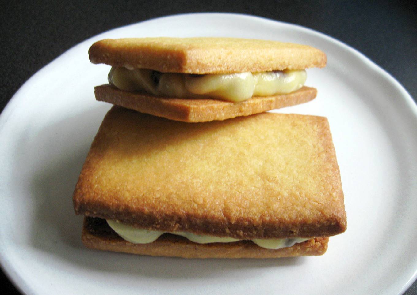 Rum Raisin Cream Cookies