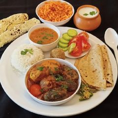 A picture of Gujarati lunch thali.