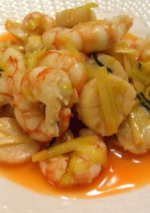 A picture of Stir-Fried Scallops, Shrimp, and Yellow Chives.