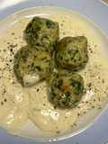 Canederli al formaggio montasio e spinacino su crema di montasio