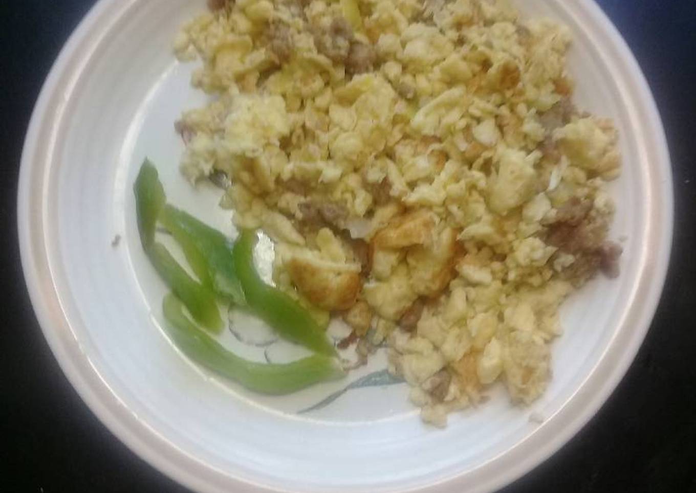 Scrambled eggs with burger