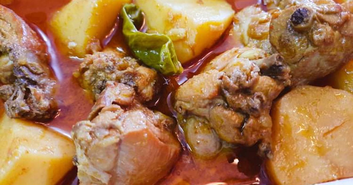 Chicken Aloo Curry Recipe by Sara Inam - Cookpad