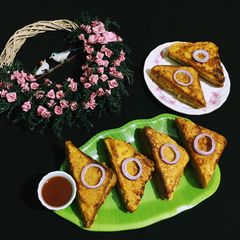 A picture of Bread Pakoda.