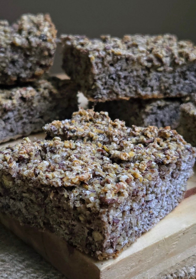 Una foto de Pan bajo de lentejas y trigo sarraceno ambos en grano 🌾 sin harina ni levadura, larga fermentación