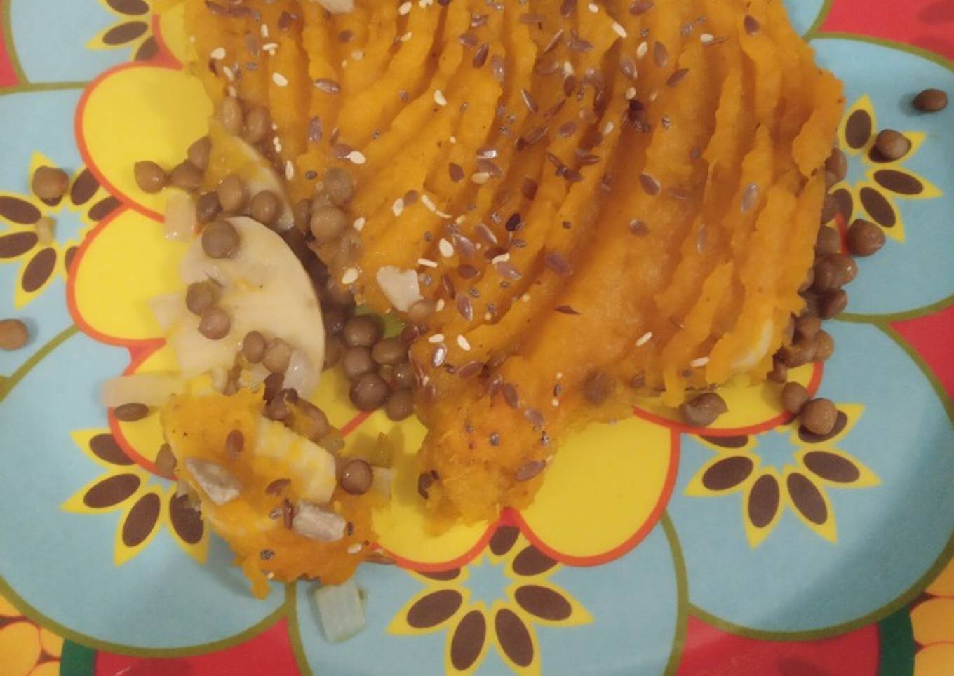 Pastel de calabaza, lentejas y champiñones