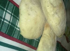 Una foto de Pan pita casero con toques de orégano