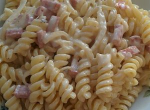 Foto de Macarrão ao molho de calabresa e creme de leite