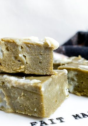 Une photo de Blondie au Matcha et chocolat blanc