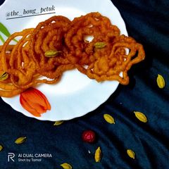 A picture of Homemade jalebis.