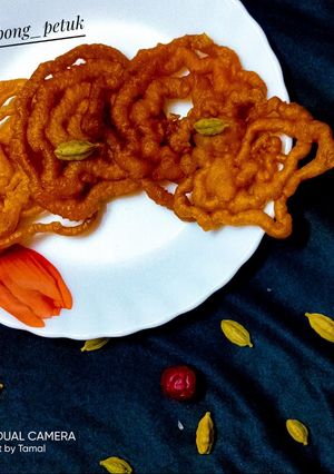 A picture of Homemade jalebis.