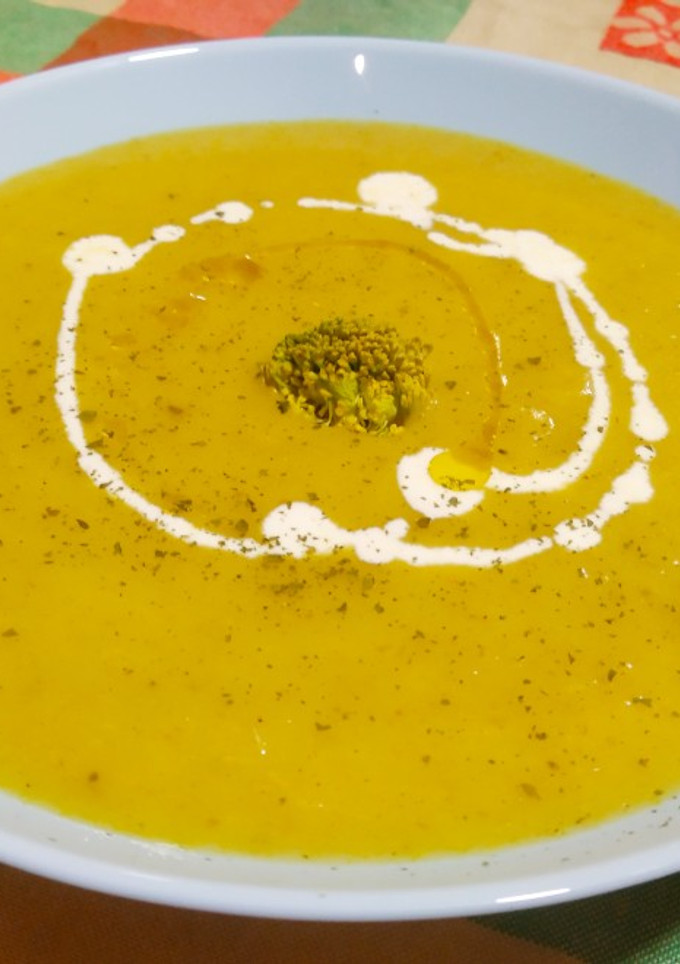 Una foto de Crema de puerro y brócoli