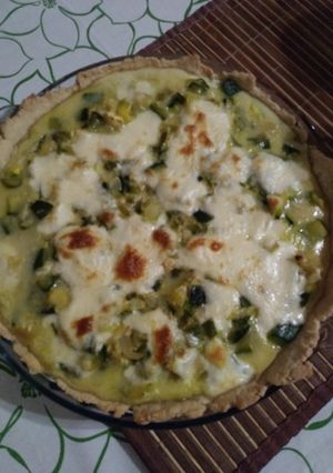 Una foto de Tarta de harina integral rellena con zapallitos y queso