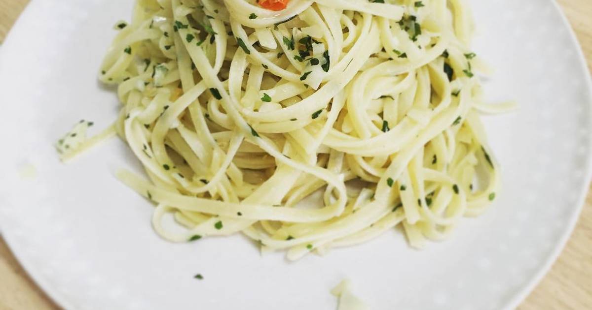 Linguine with garlic oil Recipe by Erica Leung Cookpad