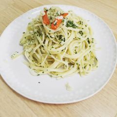 A picture of Linguine with garlic oil.