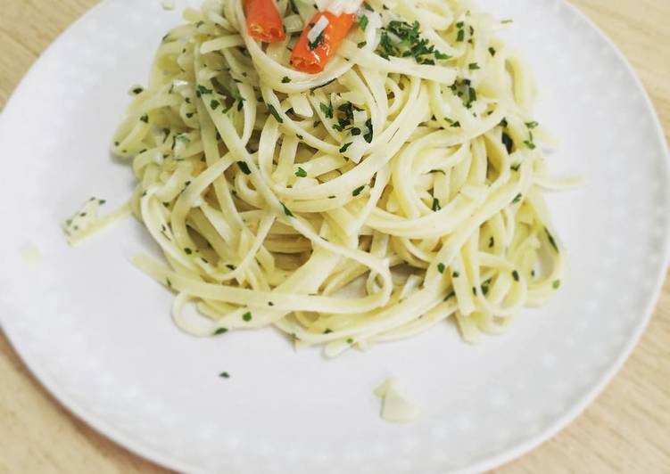 Linguine with garlic oil
