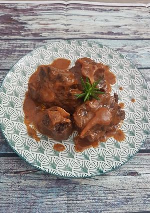 A picture of Oxtail (or Veal Tail) in Pressure Cooker.