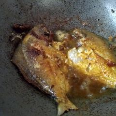 A picture of Pomfret fish fry.