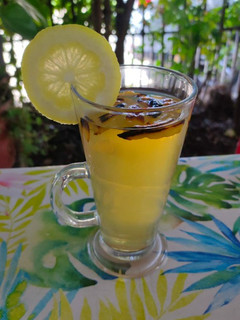 Una foto de Infusión de cáscaras de limón