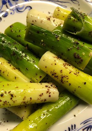 A picture of Sumac leeks.