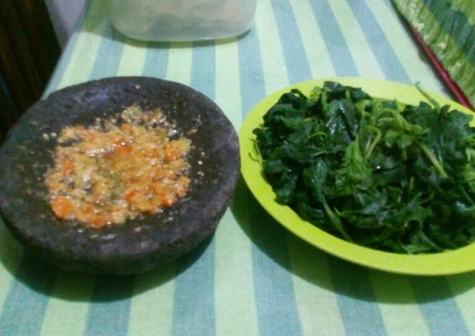 Sambal tlenjeng lalab bayam