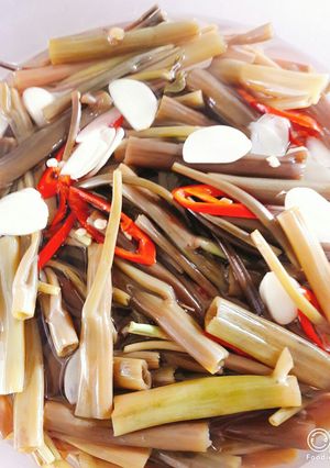 Hình của món Dưa rau muống ăn cơm tấm.