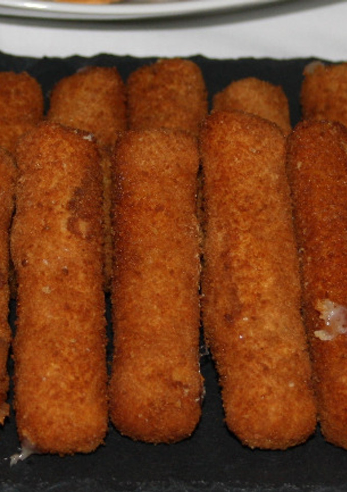 Una foto de Fingers de queso provolone