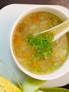 સ્વીટ કોર્ન સૂપ (Sweet Corn Soup recipe in Gujarati) રેસીપી મુખ્ય ફોટો