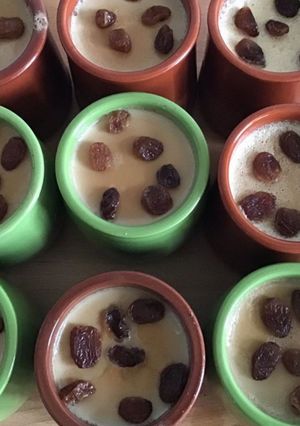 Une photo de Petites crèmes au café et raisins de corinthe
