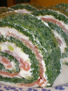 Una foto de Rollo de espinacas y salmón