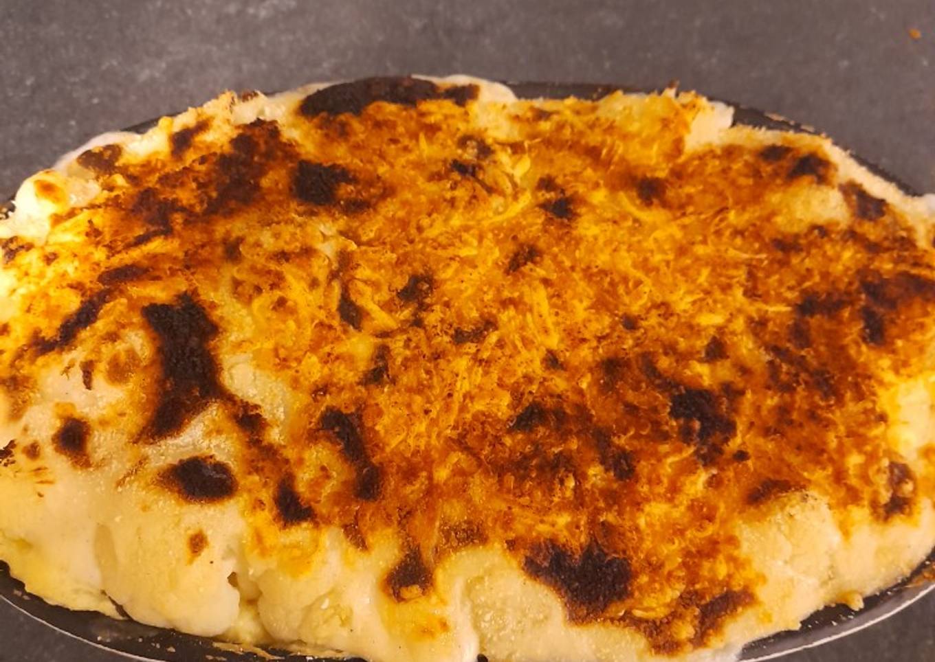 Childproof cauliflower bake with chickenburgers