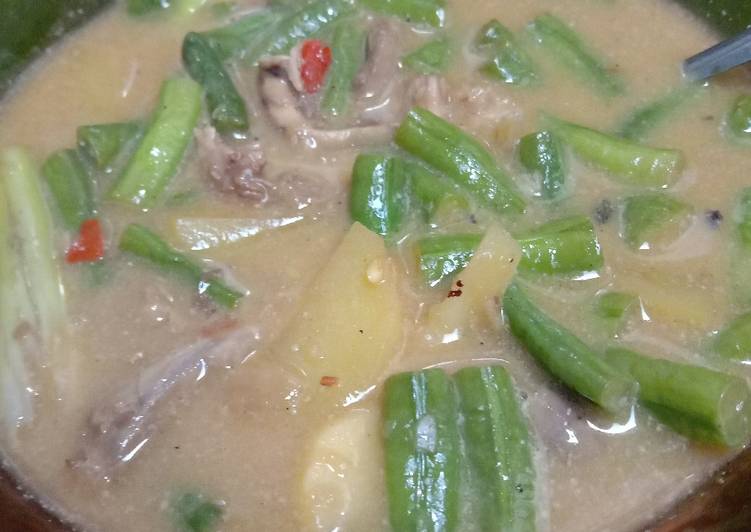 Sayur asem santan kacang panjang