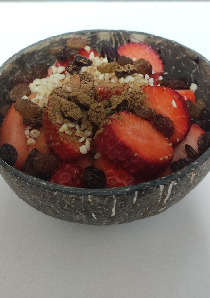 Una foto de Bowl de yogurt y fresas 🍓