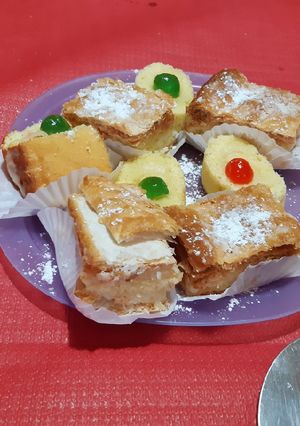 Foto di Paste sfoglia e Rollè di pan di spagna alla crema