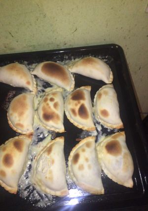 Una foto de Empanadas de espinaca con queso 😋😋💣