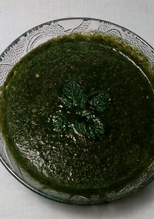 A picture of Mint sauce/ Green chutney.
