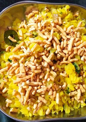 कांदा -पोहा (kanda poha recipe in Hindi) रेसिपी मुख्य फोटो