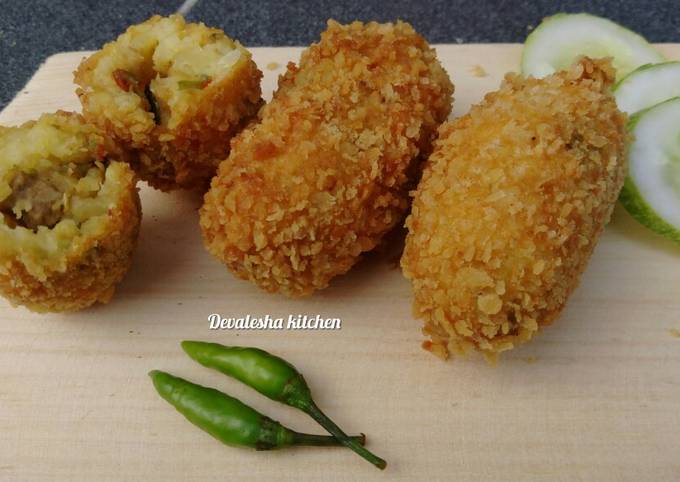 Langkah Mudah untuk Menyiapkan 215. Kroket Kentang isi Sambal Banteng Nganga Anti Gagal