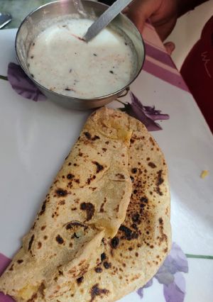 A picture of Aloo paratha.