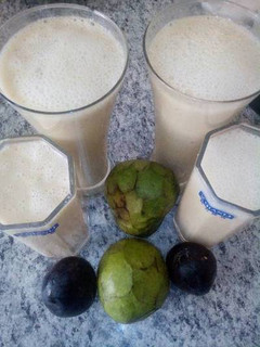 Una foto de Batido de chirimoya y higos