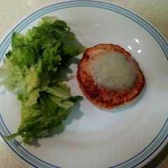 Foto principal de Hamburguesa de Salmón con salsa de pepino