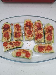 Una foto de Calabacín relleno de atún y queso