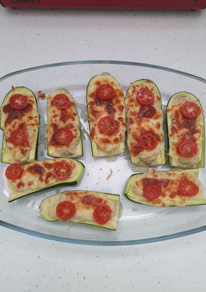 Una foto de Calabacín relleno de atún y queso