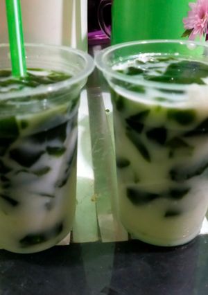 Foto resep Es cincau hijau kelapa muda #herlinwidodo