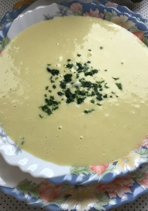 Una foto de Vichyssoise (crema de ajo porro y papas)