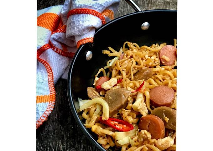 Resep Mie Goreng Bakso Sosis oleh Haifa Bajammal (evanovsky) - Cookpad
