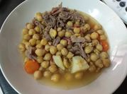 Una foto de guiso espinazo