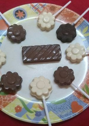 A picture of Chocolate Lolly pops.