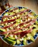 Entrante de aguacate casero con anchoas de Santoña y queso de cabra