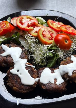 Una foto de 🧀 Tortitas Fit de Plátano Macho Rellenas de Atún y Queso