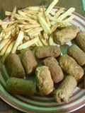 Salchinesas y papas crocantes